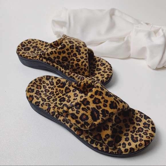 vionic leopard slippers